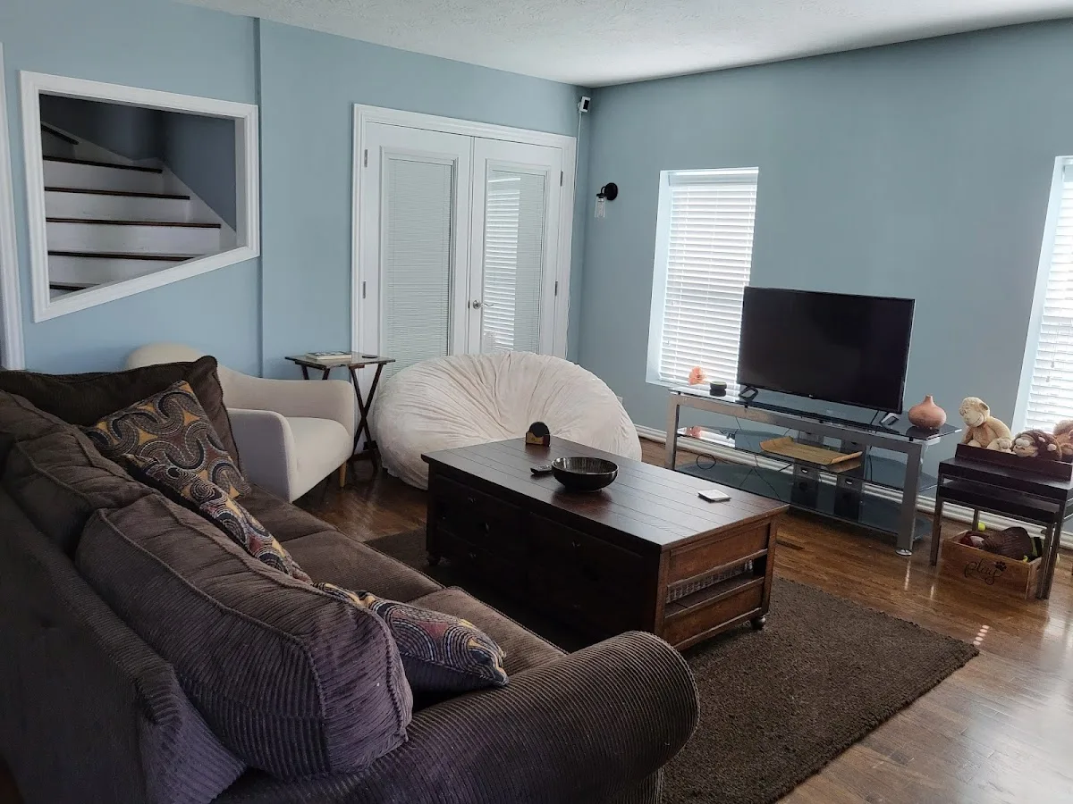 Riverside Recovery House-Sober Home - interior photo