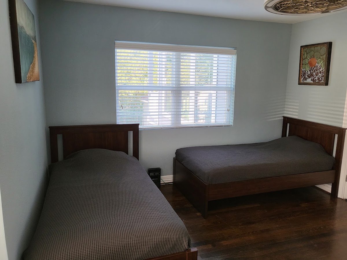 Riverside Recovery House-Sober Home - Photo 4