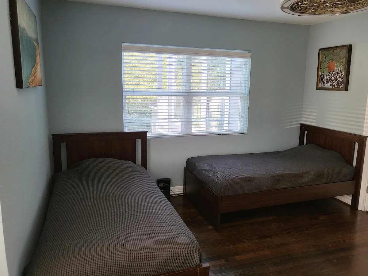 Riverside Recovery House-Sober Home - Photo 4