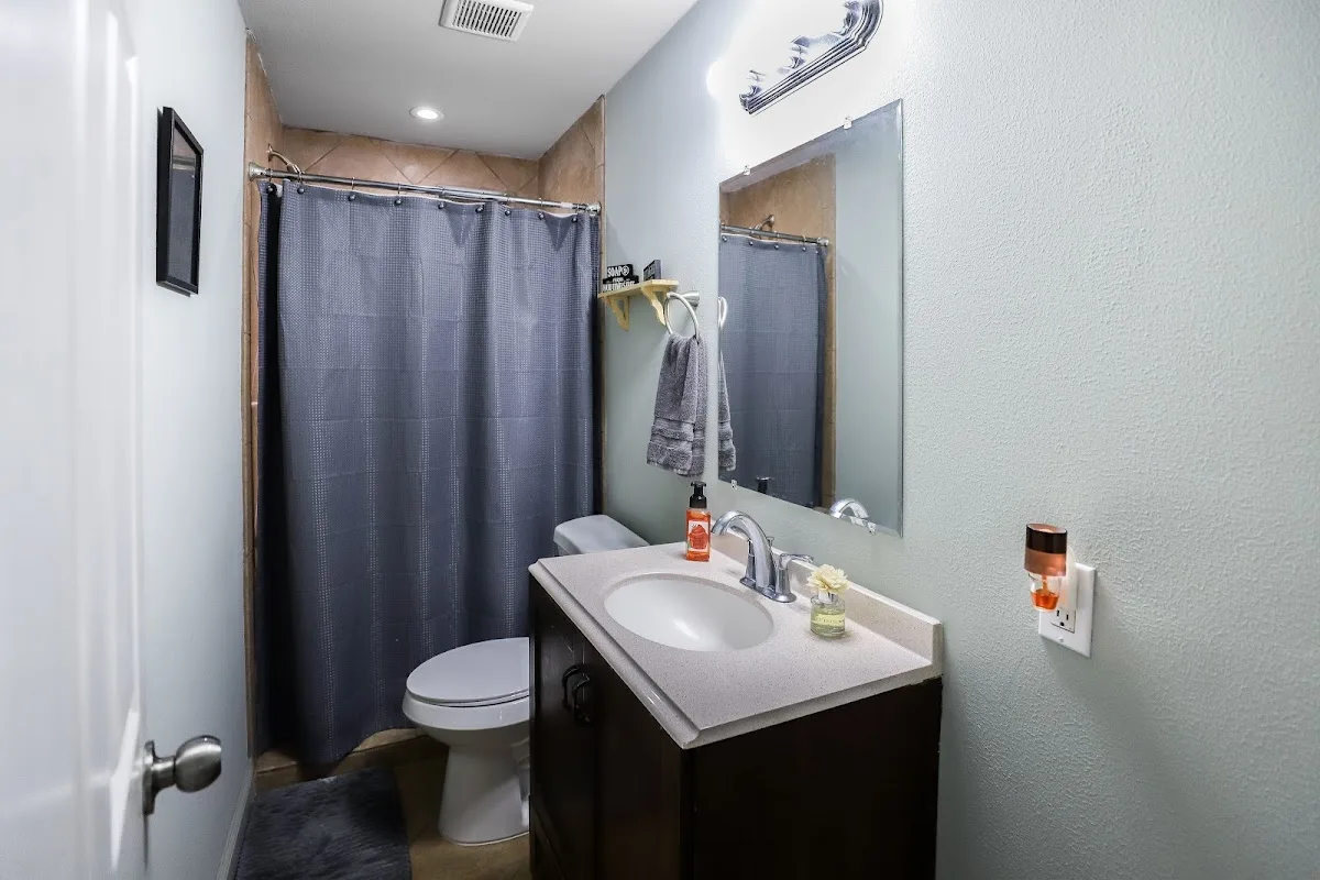 Emancipation House - Men’s Sober Home - Photo 5